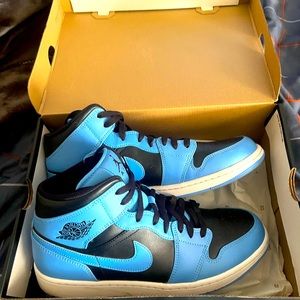 Men’s Jordan 1 Mids Brand new
